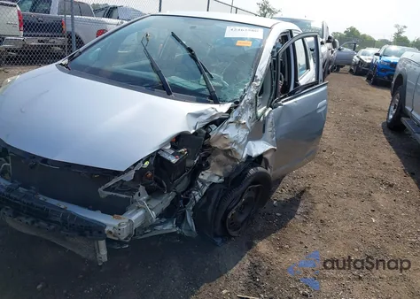 2013 Honda Fit z USA, uszkodzony, nr VIN JHMGE8H39DC067504